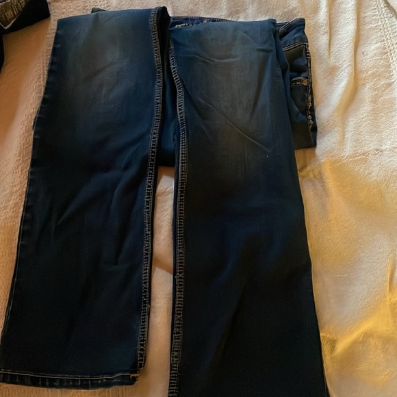 Wrangler Boot Cut Datk wash jeans - Picture 2 of 4